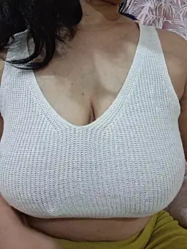 Snapshot of Jassi_Does chatting on March 2, 10:49 pm Jassi Does online show from March 2, 10:49 pm