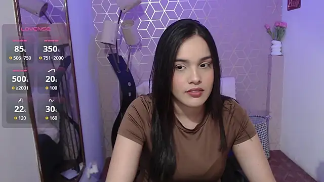 Lana Pearce online show from October 2, 6:15 pm