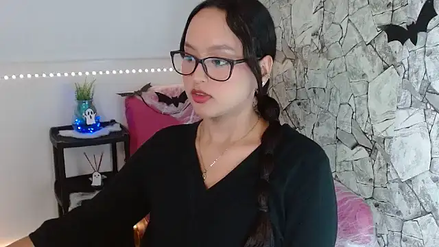 Emilybateee online show from October 29, 7:26 pm