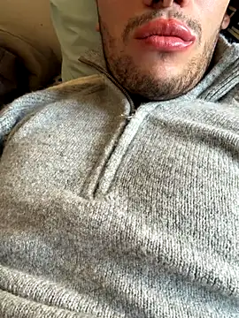 yaxxx03 online show from December 14, 12:10 pm