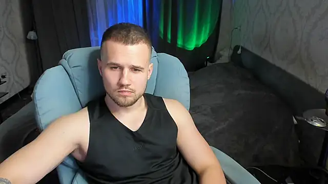 Snapshot of Vladik_b chatting on March 12, 5:17 pm Vladik b online show from March 12, 5:17 pm