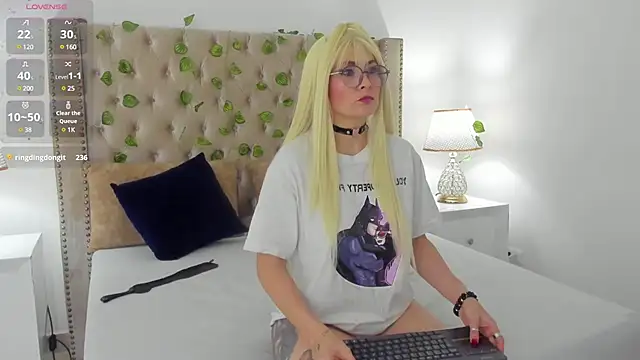 Snapshot of CandieGilson__ chatting on February 17, 6:15 pm CandieGilson   online show from February 17, 6:15 pm