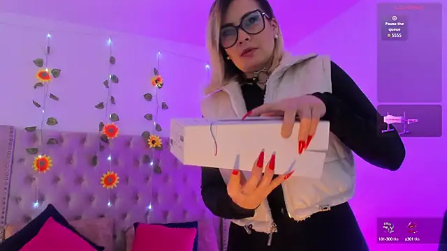 Snapshot of CandieGilson__ chatting on October 8, 11:41 am CandieGilson   online show from October 8, 11:41 am