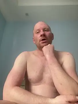 Krzysiekg123 online show from February 14, 9:17 am