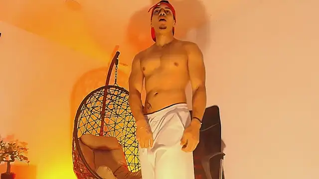 Snapshot of RyanGreys chatting on October 1, 3:34 am RyanGreys online show from October 1, 3:34 am