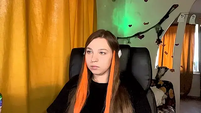 Snapshot of SweetAlissa18 chatting on October 23, 12:59 pm SweetAlissa18 online show from October 23, 12:59 pm
