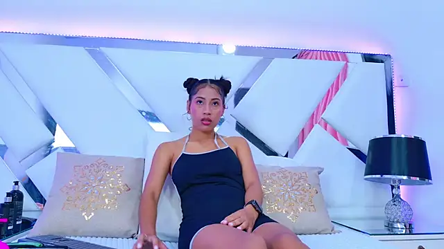 YesyHills online show from February 20, 6:57 pm