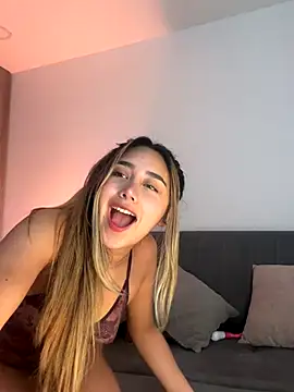 Hornyholly   online show from October 26, 3:07 pm