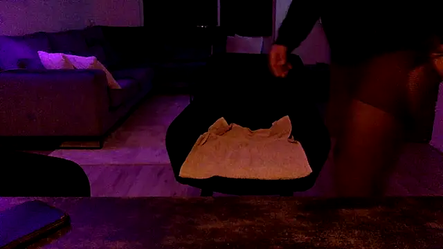 Snapshot of Bleueyez007 chatting on March 5, 1:52 am Bleueyez007 online show from March 5, 1:52 am