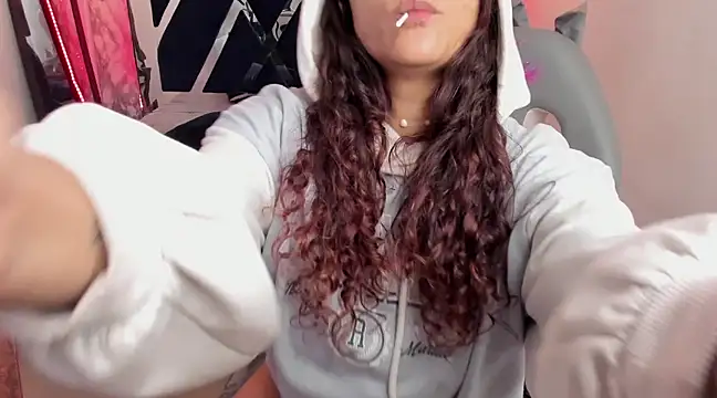 charlotte bluee online show from February 18, 10:36 pm