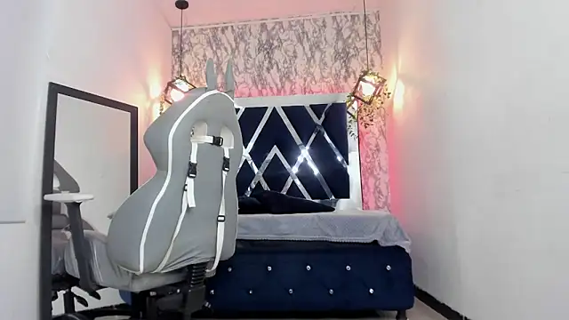 charlotte bluee online show from March 3, 7:39 pm