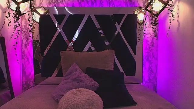 charlotte bluee online show from October 3, 6:38 pm