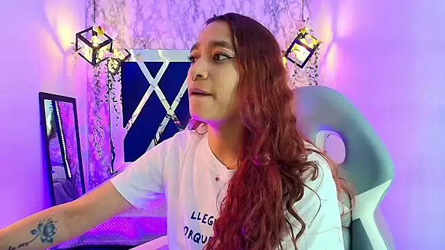 Snapshot of charlotte_bluee chatting on May 26, 8:16 pm charlotte bluee online show from May 26, 8:16 pm