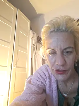 Snapshot of sujaila chatting on February 12, 3:29 am sujaila online show from February 12, 3:29 am