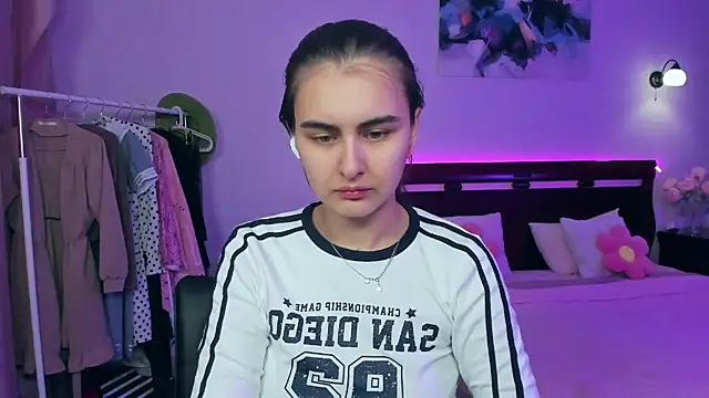 GabriellaMays online show from March 3, 5:20 am