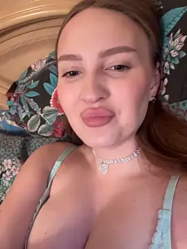 Snapshot of KateLibby chatting on December 2, 7:03 am KateLibby online show from December 2, 7:03 am