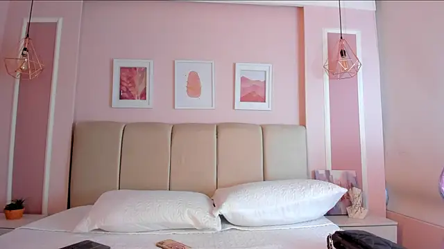 Snapshot of Annie_rhoades chatting on December 15, 12:31 pm Annie rhoades online show from December 15, 12:31 pm