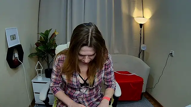 TessaDaybreak online show from February 21, 7:42 am