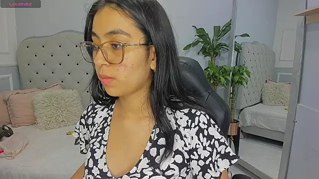 lucelly 15 online show from February 15, 11:30 am