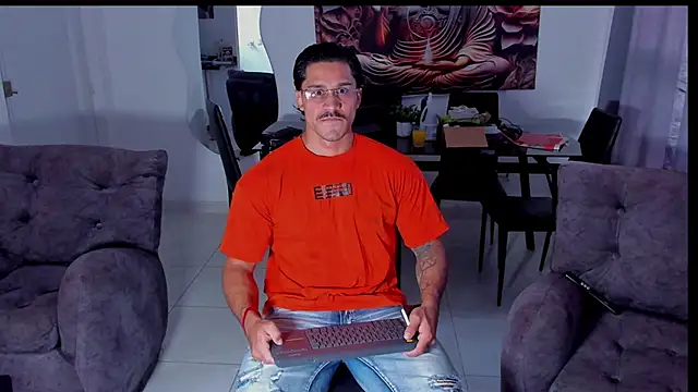 Snapshot of Valentino_Dosantos_ chatting on February 2, 8:18 pm Valentino Dosantos online show from February 2, 8:18 pm