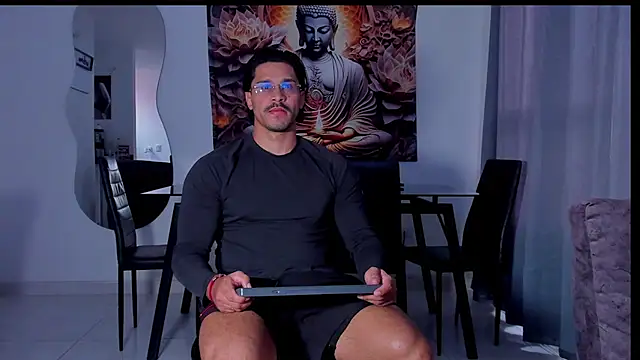 Snapshot of Valentino_Dosantos_ chatting on February 4, 8:14 pm Valentino Dosantos online show from February 4, 8:14 pm