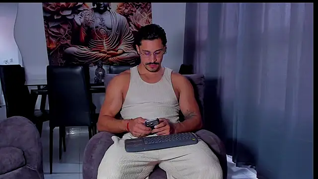 Snapshot of Valentino_Dosantos_ chatting on February 10, 8:13 pm Valentino Dosantos online show from February 10, 8:13 pm