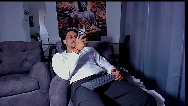 Snapshot of Valentino_Dosantos_ chatting on February 13, 8:27 pm Valentino Dosantos online show from February 13, 8:27 pm