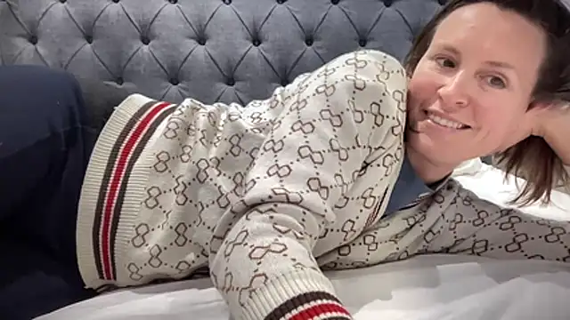 Snapshot of eatmypie69 chatting on October 19, 7:58 pm eatmypie69 online show from October 19, 7:58 pm