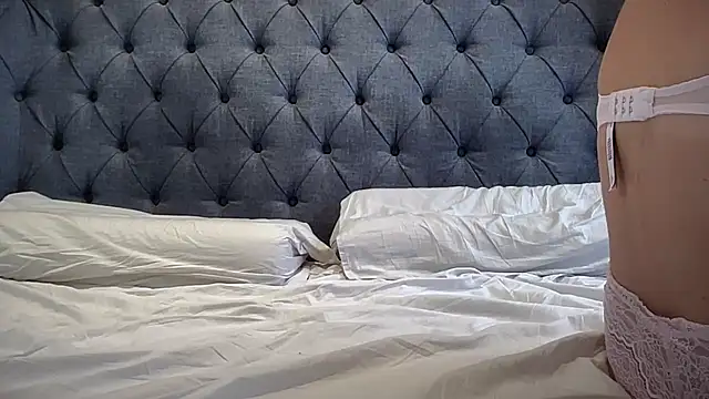 Snapshot of eatmypie69 chatting on October 31, 10:49 am eatmypie69 online show from October 31, 10:49 am