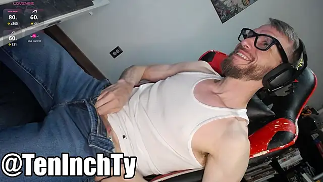 Snapshot of teninchty chatting on May 12, 3:31 pm teninchty online show from May 12, 3:31 pm