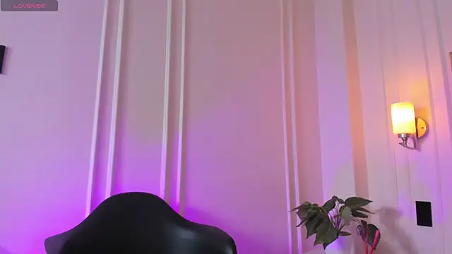 JasmineRoss 1 online show from December 1, 7:08 pm