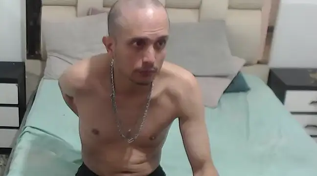 Snapshot of JhonTorres018 chatting on February 14, 10:14 pm JhonTorres018 online show from February 14, 10:14 pm