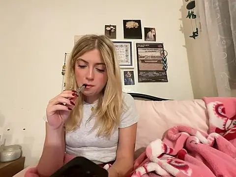 sinfulblonde1 online show from February 26, 1:32 am