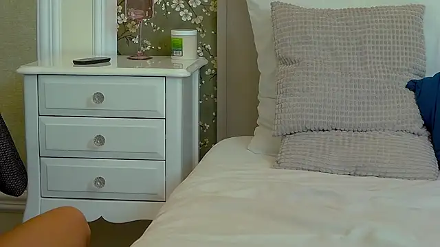 ScarlettShine online show from March 3, 9:59 pm