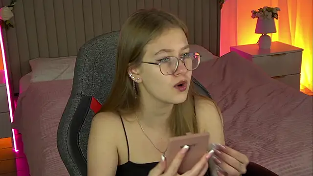 EveMundie online show from October 22, 6:35 am