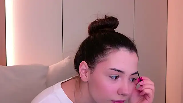 Alice Deleon online show from April 16, 11:11 am