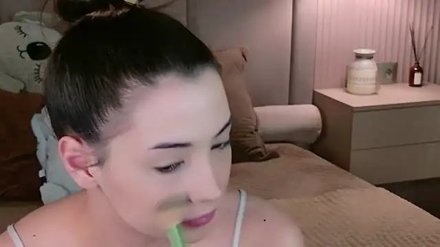 Snapshot of Alice_Deleon chatting on June 25, 11:04 am Alice Deleon online show from June 25, 11:04 am