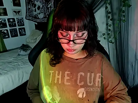 blue katt online show from December 4, 9:23 pm