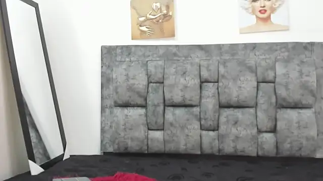 Snapshot of Chloe_diamondss chatting on March 16, 3:36 am Chloe diamondss online show from March 16, 3:36 am