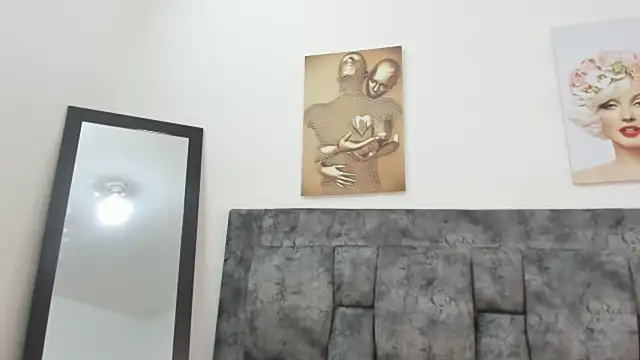 Snapshot of Chloe_diamondss chatting on March 17, 9:33 am Chloe diamondss online show from March 17, 9:33 am