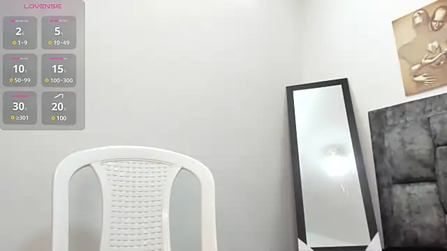 Snapshot of Chloe_diamondss chatting on March 20, 10:21 am Chloe diamondss online show from March 20, 10:21 am