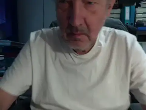 Snapshot of HMStraps01 chatting on December 19, 11:29 am HMStraps01 online show from December 19, 11:29 am