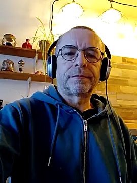 Snapshot of Xavspank2 chatting on February 2, 10:14 am Xavspank2 online show from February 2, 10:14 am