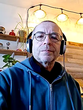 Snapshot of Xavspank2 chatting on February 17, 10:23 am Xavspank2 online show from February 17, 10:23 am