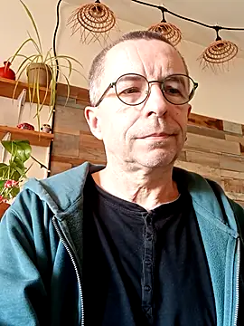 Snapshot of Xavspank2 chatting on March 1, 2:41 pm Xavspank2 online show from March 1, 2:41 pm