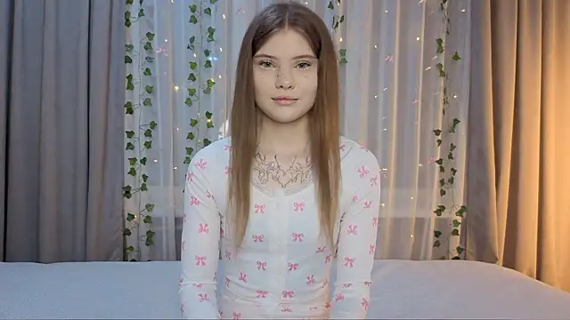 CarolinePepper online show from March 25, 1:50 pm