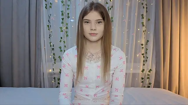 CarolinePepper online show from April 4, 1:41 pm