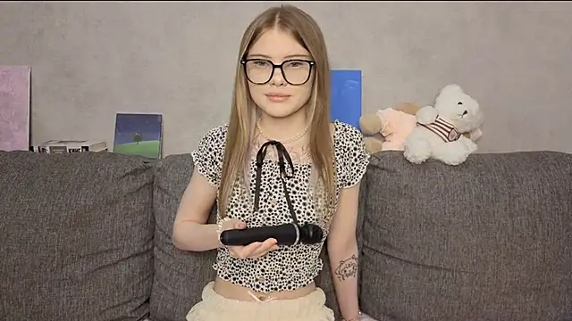 CarolinePepper online show from May 24, 1:27 pm