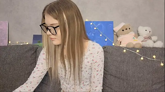 CarolinePepper online show from June 3, 1:25 pm