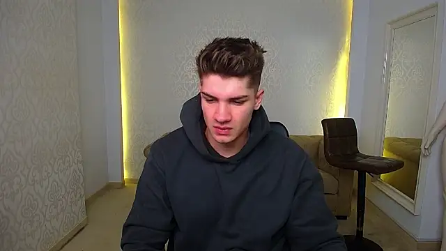 MaxKaiden online show from February 6, 6:40 am